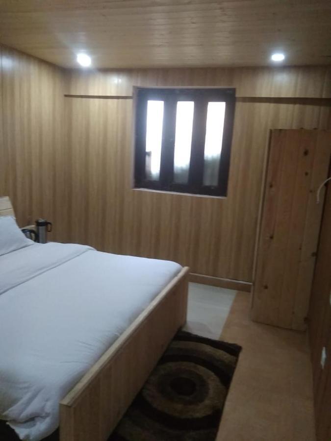 Hotel Charanpaduka Badrinath Exterior photo